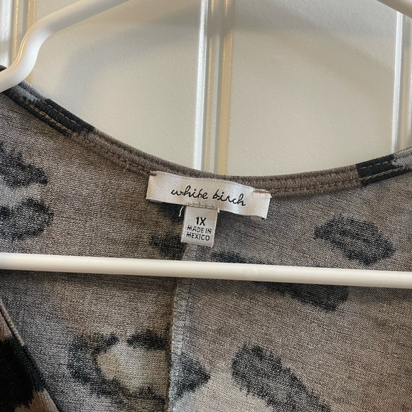EUC 1X White Birch Twisted Hem Leopard Top - Picture 3 of 5